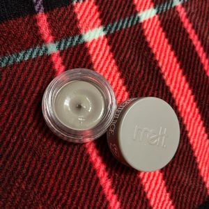 Ultra matte gel liner .